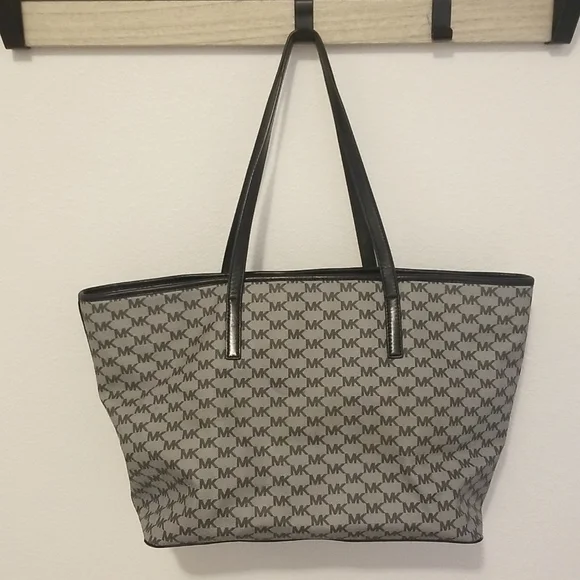 Michael Kors Tote Bag - Picture 2 of 7